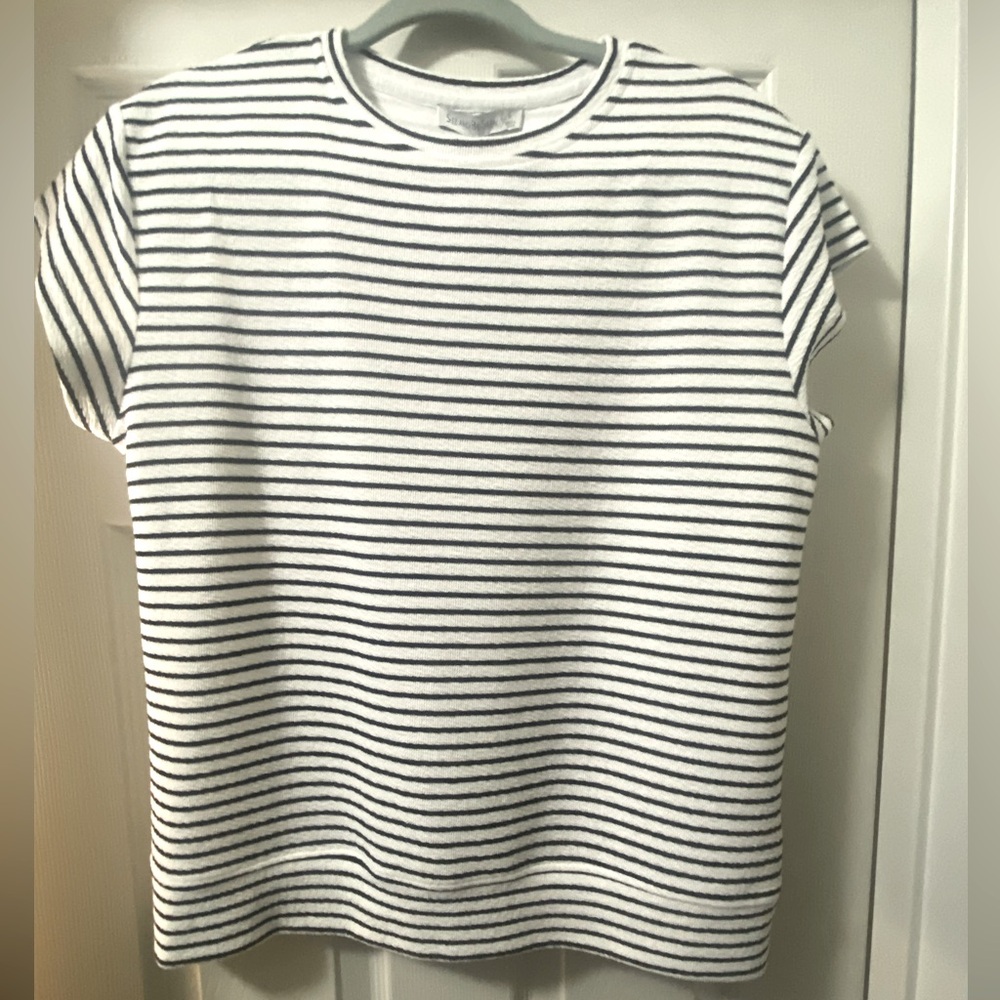 Black and White Striped Short Sleeve Shirt Size Small
